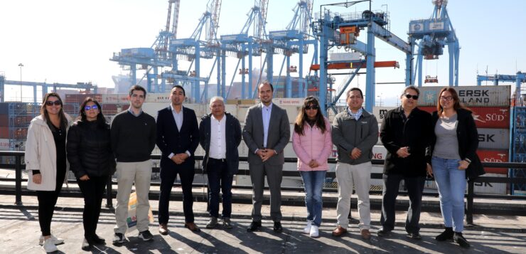 Delegación peruana visita Puerto Valparaíso para recoger experiencia sobre PCS Silogport