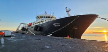 Ian Taylor agencia en Punta Arenas al buque factoría más grande que ha descargado harina de Krill en esa ciudad
