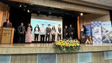 Comlog Talcahuano premió a mejores egresados del Liceo Polivalente