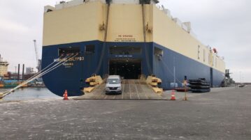 Ian Taylor renueva contratos con concesionarias de vehículos en Bolivia y EUKOR retoma salidas desde puerto Xingang