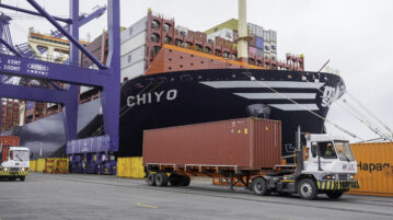STI recibe la nave de mayor capacidad en recalar en puertos chilenos