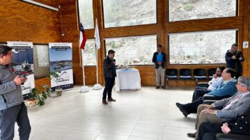 Realizan emotivo reconocimiento a estibadores que operan en muelles de Puerto Chacabuco