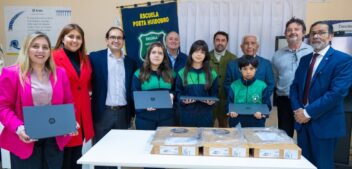 Puerto San Antonio entrega nuevos computadores a Escuela Poeta Huidobro de Lo Gallardo que sufrió robo de equipos