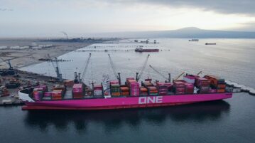 Puerto Angamos recibe el nuevo portacontenedores ONE Sphere en su ruta inaugural