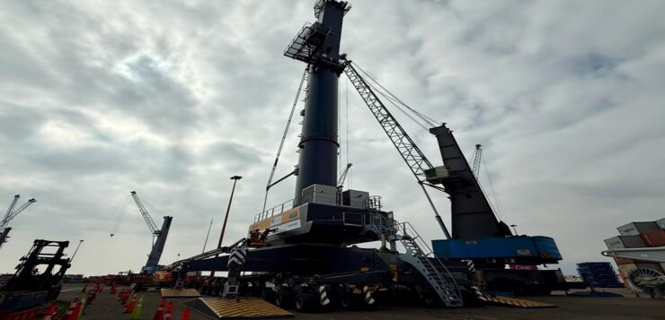Nuevas grúas móviles de alta tecnología arribaron a Puerto Angamos