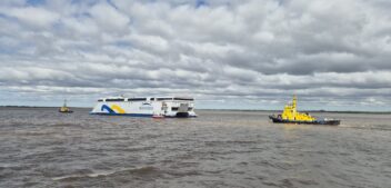 SAAM Towage lidera en Uruguay la descarga y traslado del catamarán eléctrico más grande del mundo