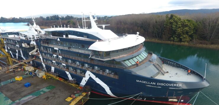 Valdivia despide al primer crucero híbrido-eléctrico de América previo a su zarpe a Magallanes